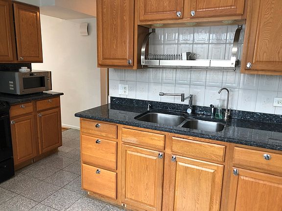 5th image of 3865 Howard St #A