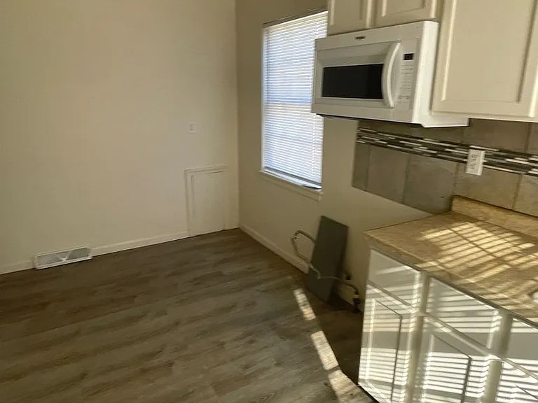 261 Arthur St — Photo 2