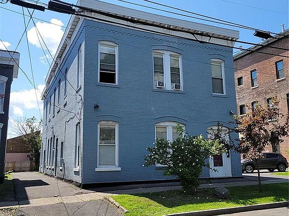 2nd image of 819 N Townsend St #2