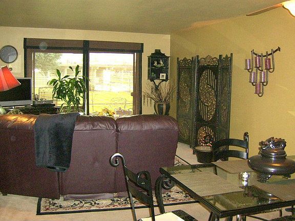 living rm looking to patio