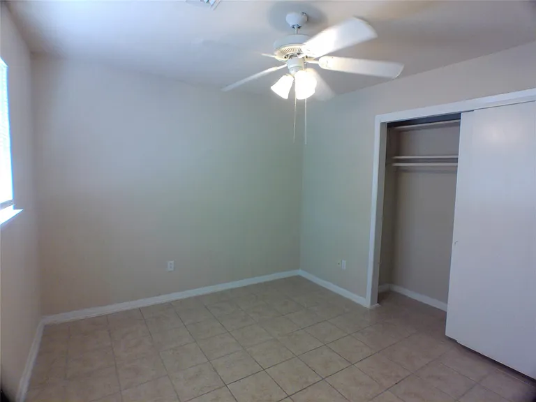 1301 Glenmore Dr — Photo 15