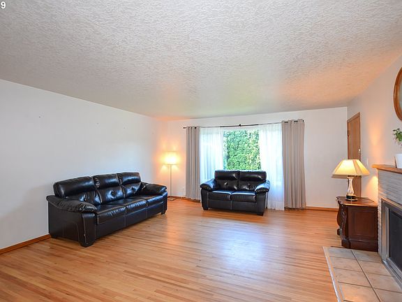 5th image of 3309 NE 49th St