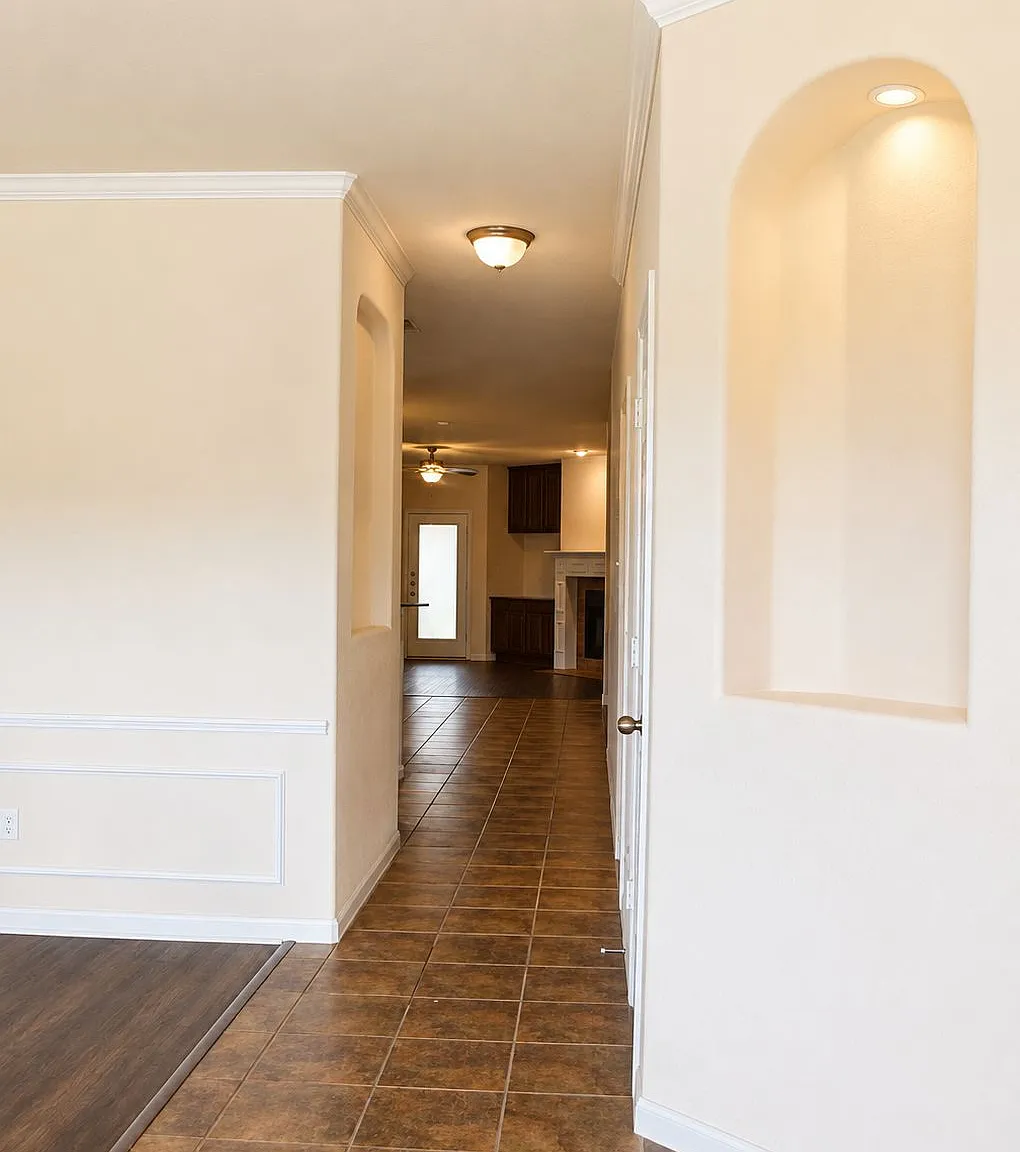 3 bed, 2176 sqft, $1,875 — Photo 3