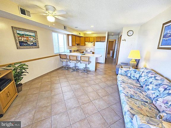 5th image of 203 33rd St Unit 301