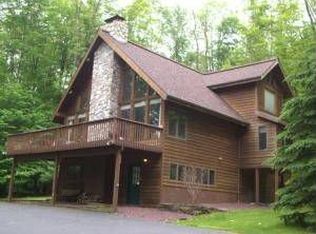 189 Laurel Ln, Greentown, PA 18426