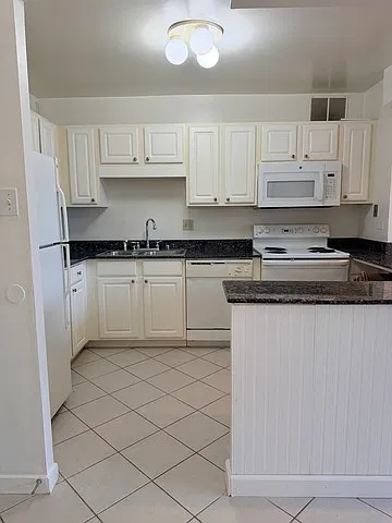 Studio, 600 sqft, $2,000 — Photo 3