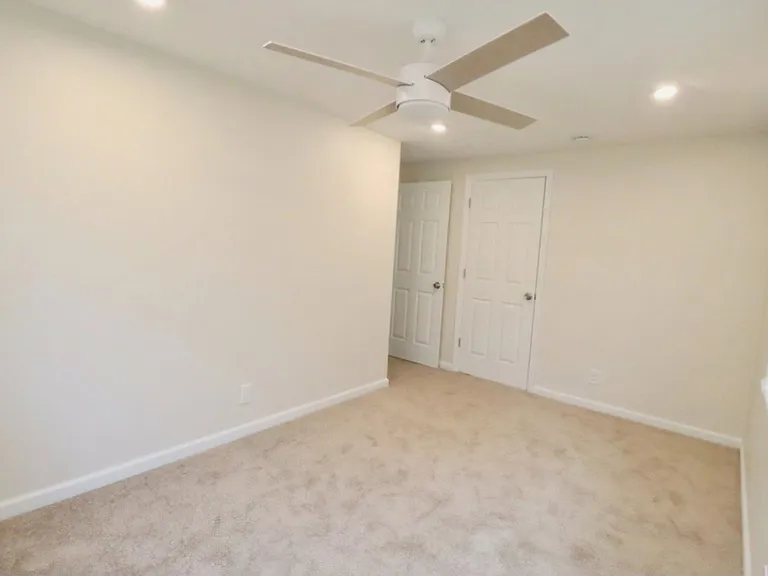 89 Lynbrook Dr — Photo 17