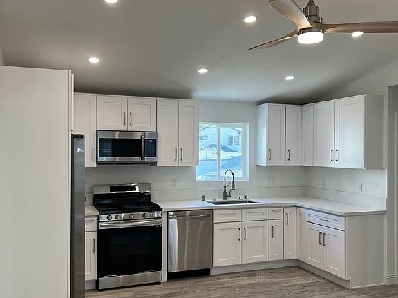 2nd image of 1700 Peppertree Ln #9