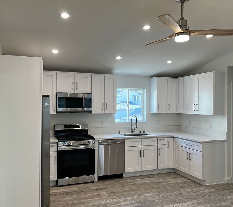 1st image of 1700 Peppertree Ln #9