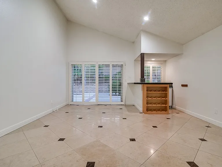 929 Darlene Ct — Photo 18