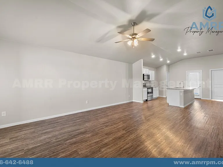 2037 Kenwood Ave — Photo 24