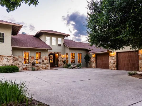 2915 Dry Hollow Dr, Kerrville, TX 78028