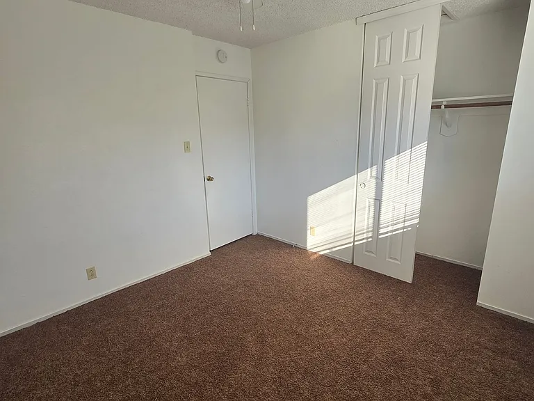 1915 Celeste Ct #B — Photo 11