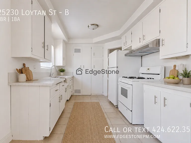 25230 Loytan St #B — Photo 2