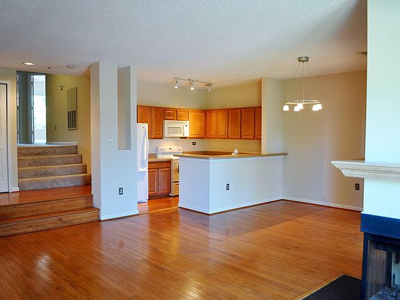 4th image of 259 S Pickett St #8