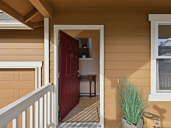 4th image of 1906 80th Avenue NE