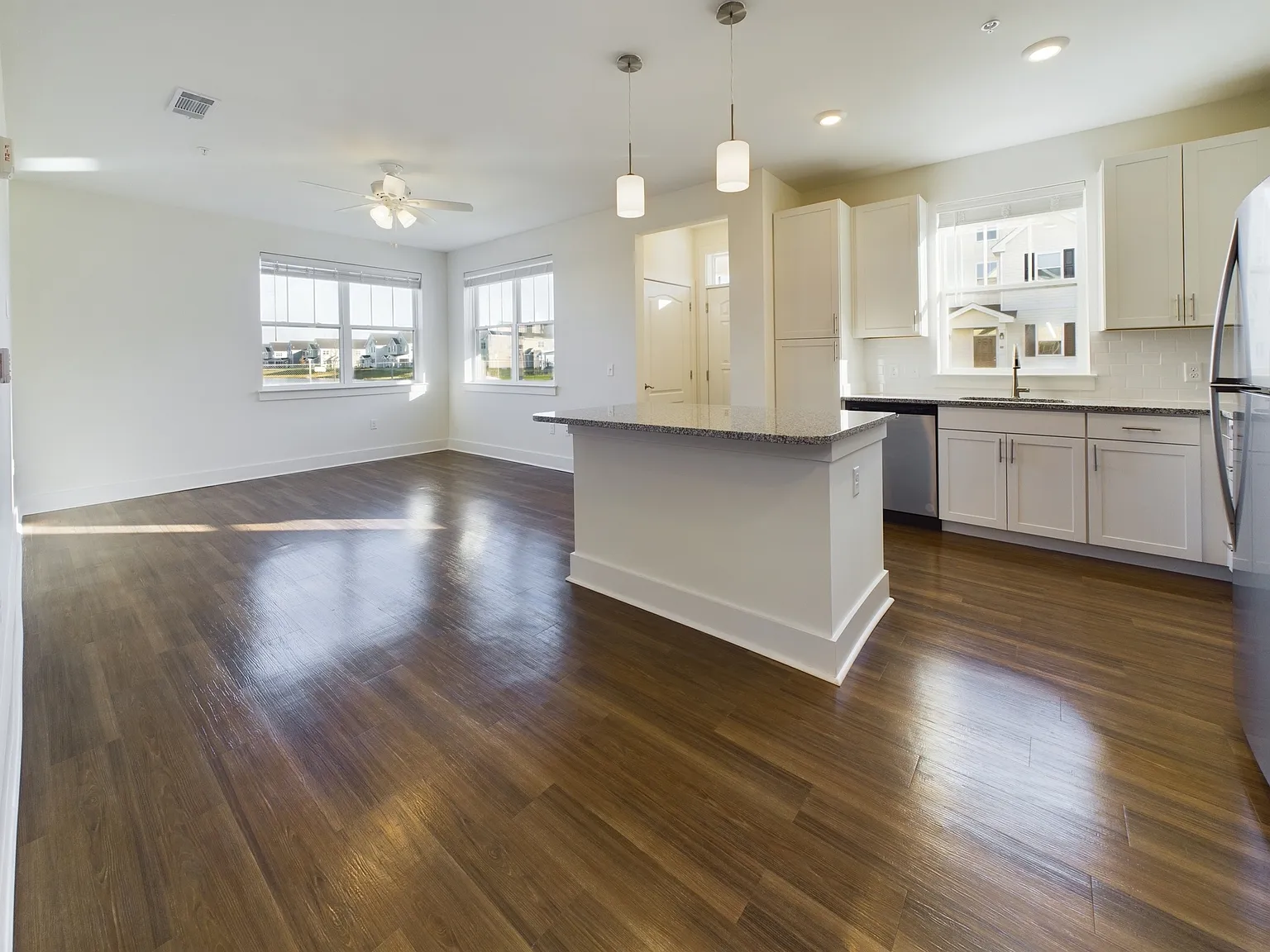 820 Wooden Way — Photo 2