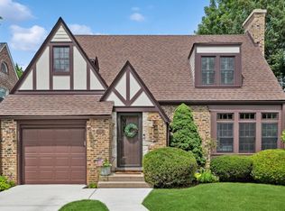 1946 Thornwood Ave, Wilmette, IL 60091