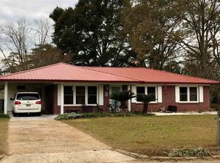 18 Hall St, Daleville, AL 36322