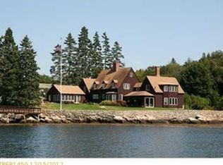 63 Roads End Rd, Boothbay Harbor, ME 04538