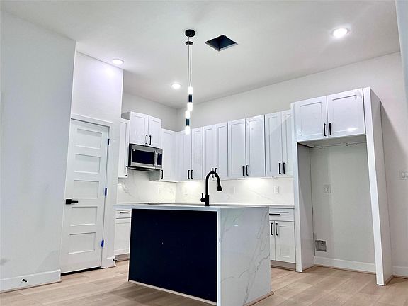 4th image of 7010 Sidney St