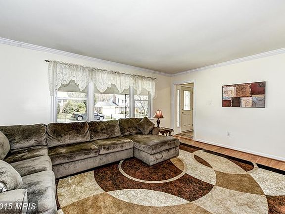 3rd image of 15826 Bradford Dr