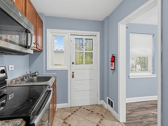 3rd image of 644 Burns St SE