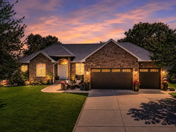 8150 9th Street Pl N, Oakdale, MN 55128