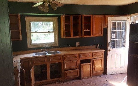 3rd image of 3202 Keays Ave