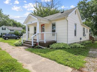 210 E Green St, Farmer City, IL 61842