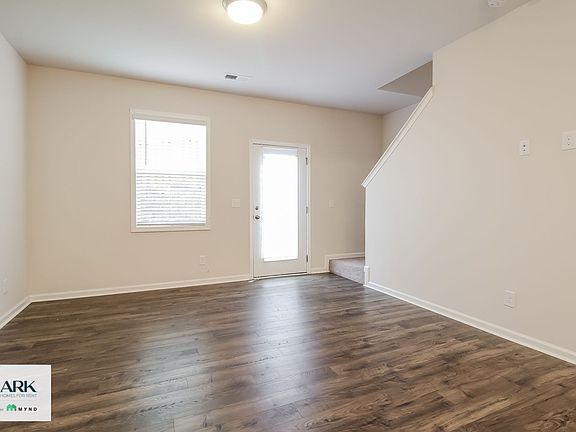 4th image of 6 Oak Rose Dr