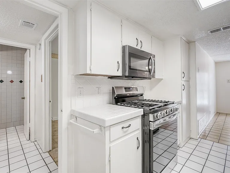 6601 Skycrest Dr — Photo 11