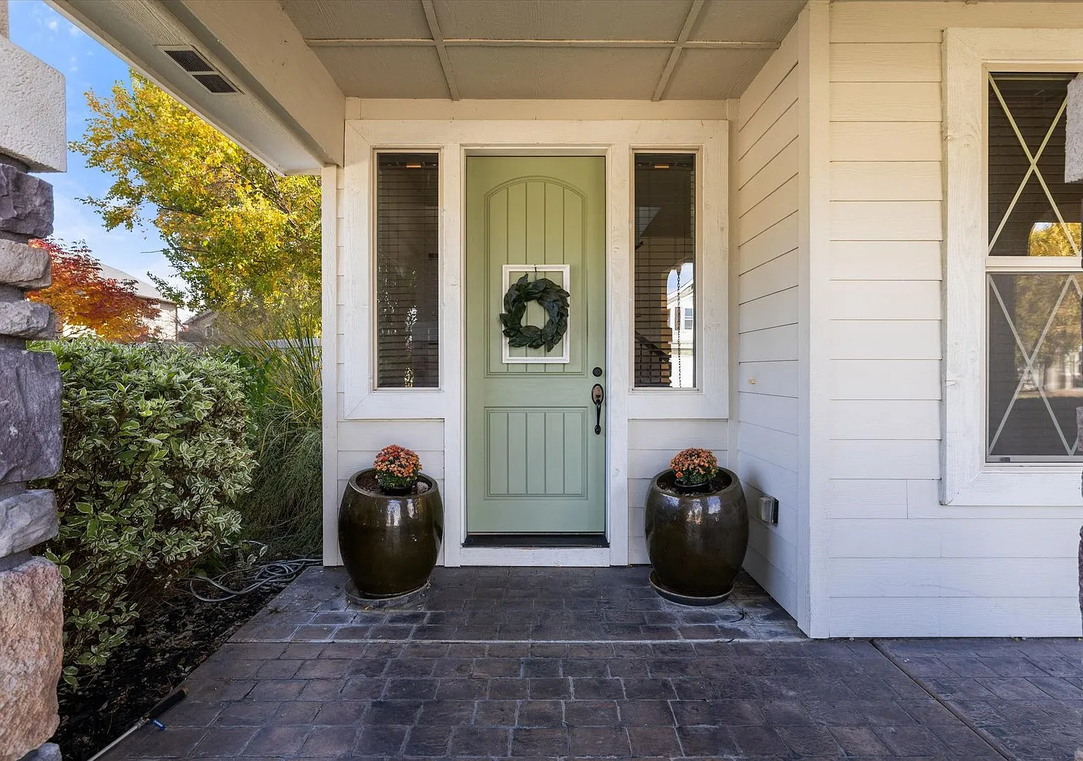 Spacious 5-Bedroom Home (plus bonus room) on Acre in Bridgetower Rare Meridian Rental! — Photo 4