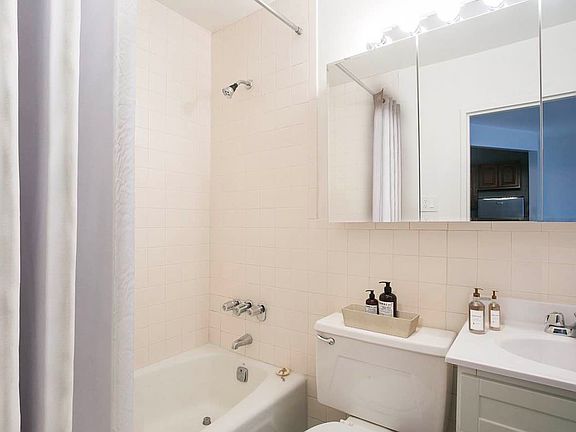 4th image of 309 W 30th St #3A