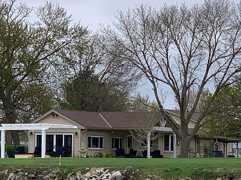 902 Avenue R, Carter Lake, IA 51510 Zillow