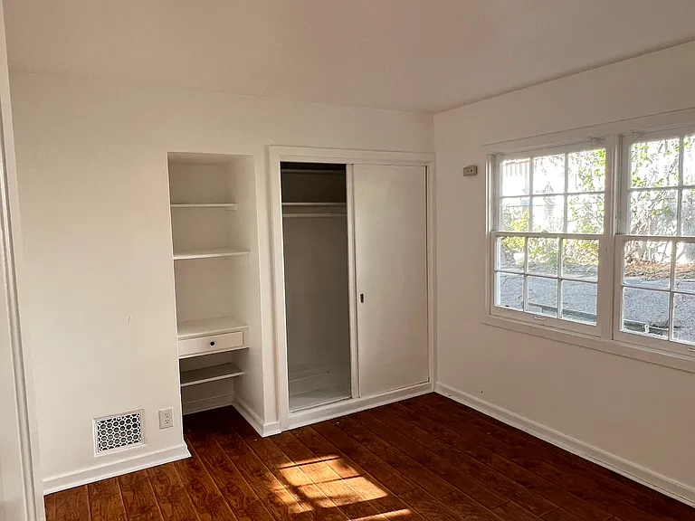 2200 S Coast Hwy #D — Photo 10