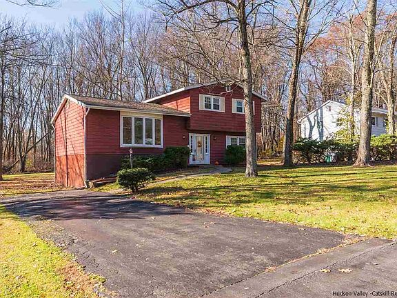 2nd image of 22 Woodland Dr