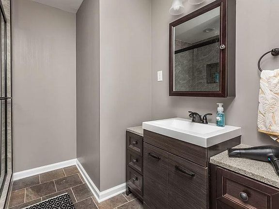 3rd image of 612 E 52nd St