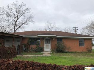 1027 E Cone St, Gonzales, TX 78629