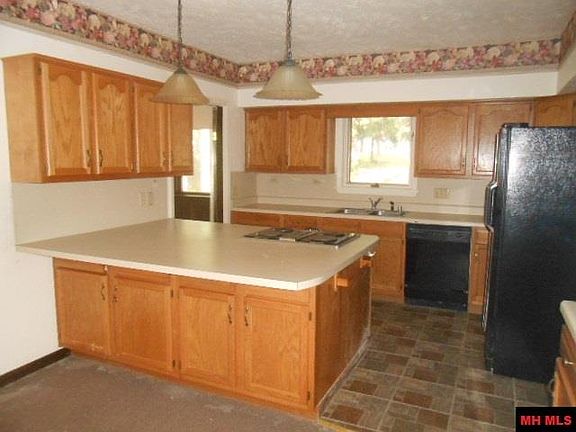 3rd image of 327 W Fairway Dr