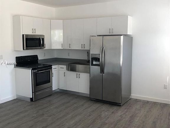3rd image of 402 NW 12th Ave APT 105