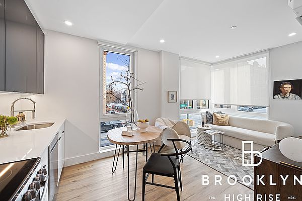1st image of 2324 Clarendon Rd #3C