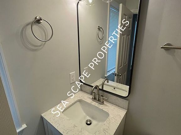 2nd image of 1037 Masons Pl Unit C