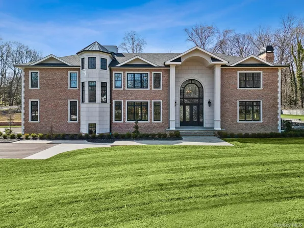 24 Landview Drive, Dix Hills, NY 11746