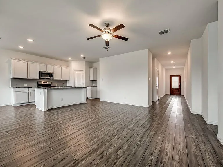 5836 Priory Dr — Photo 10