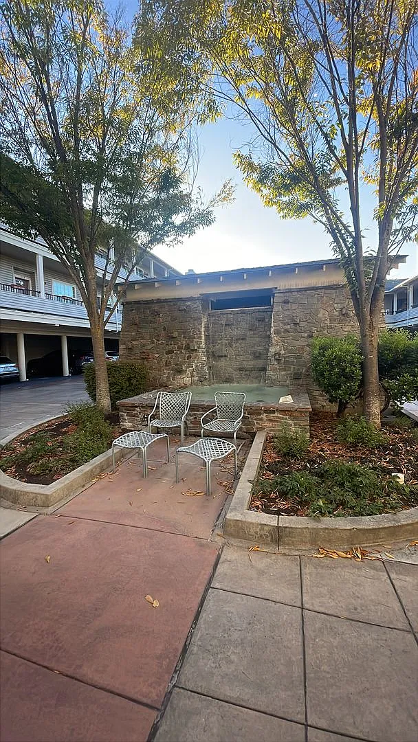 Must see! 1 bedroom + Office/bonus room in Ashland's Mountian Meadows 55+ Community! — Photo 1