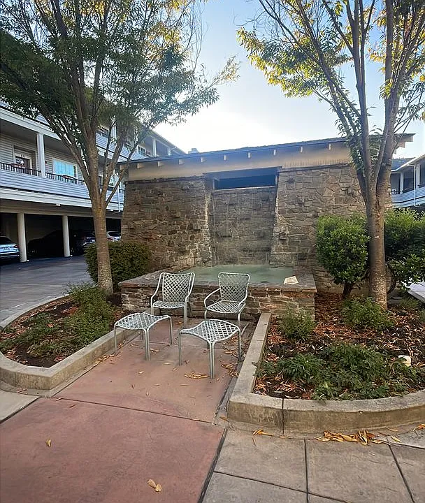 851 Pavilion Pl