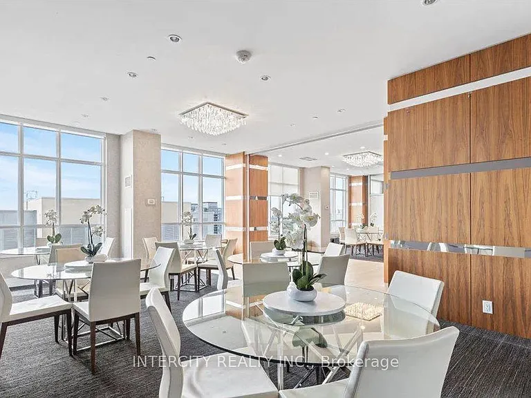 9201 Yonge St #1602 — Photo 18