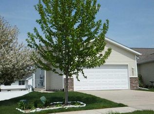 1900 Hunters Creek Way, Marion, IA 52302