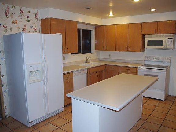 4th image of 1208-1210 NE Williams St